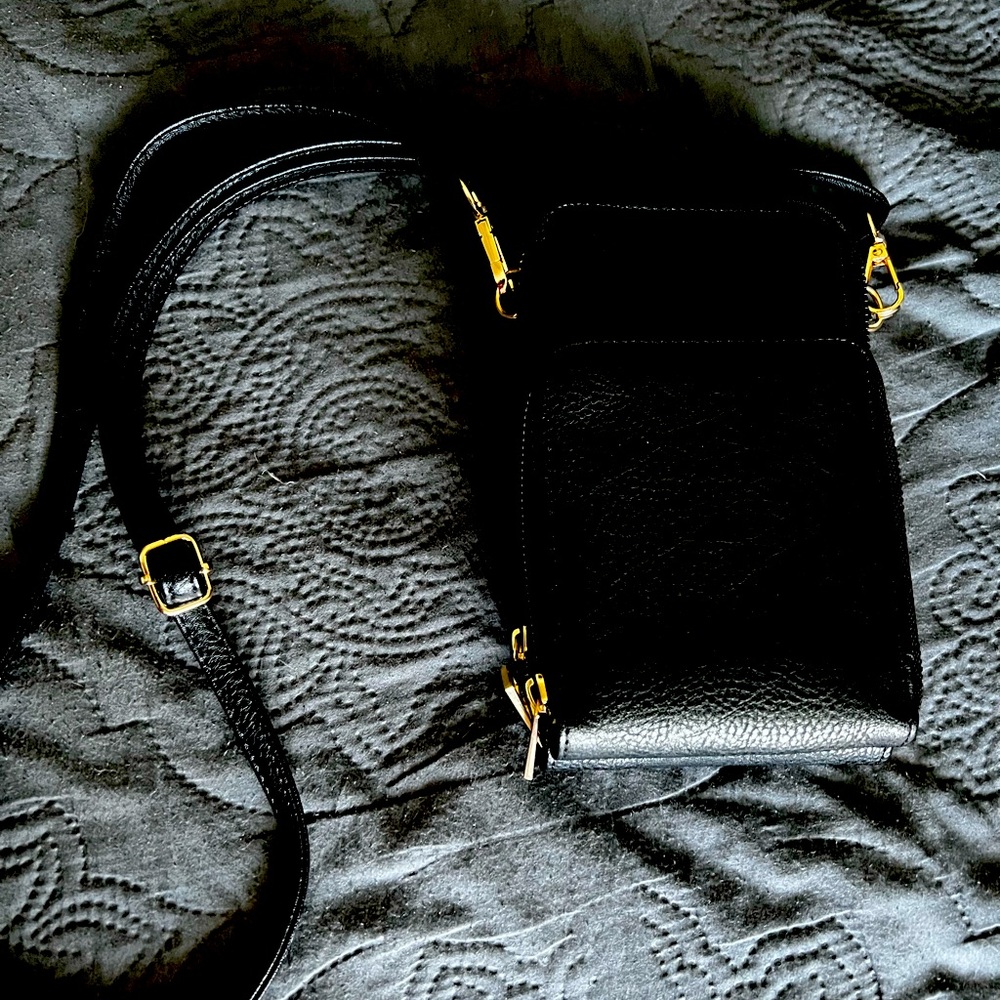 Crossbody wallet
